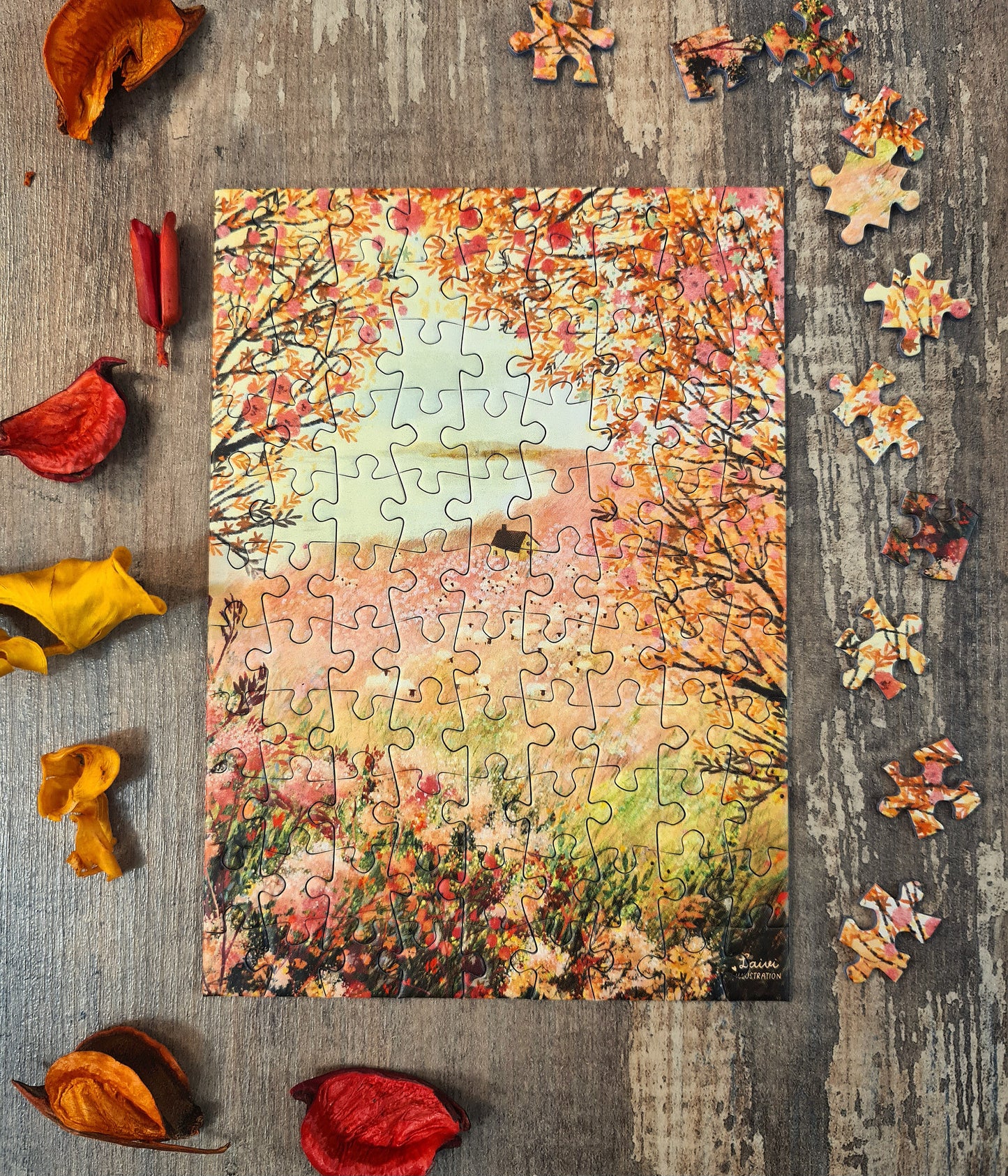 Mini Puzzle 99 pièces "Cottage and pink fields" par Laivi Põder